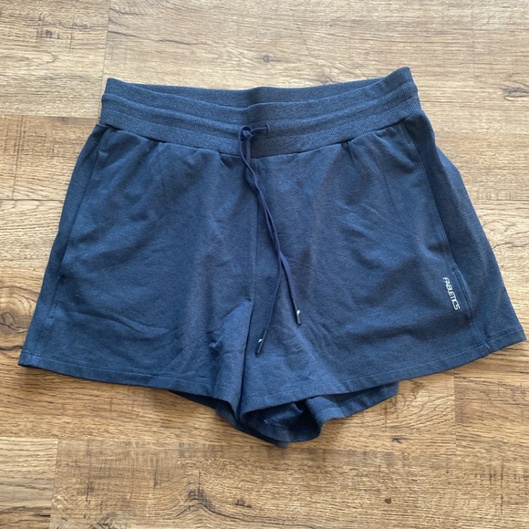 Fabletics Stretch Jerseys Shorts Women’s Medium NWT - Picture 1 of 2